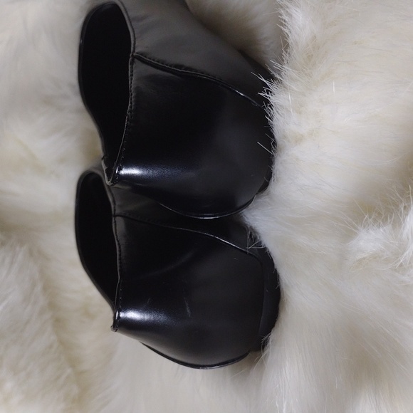 Lulu's Ania Black Pointed Toe Flats - Picture 7 of 7